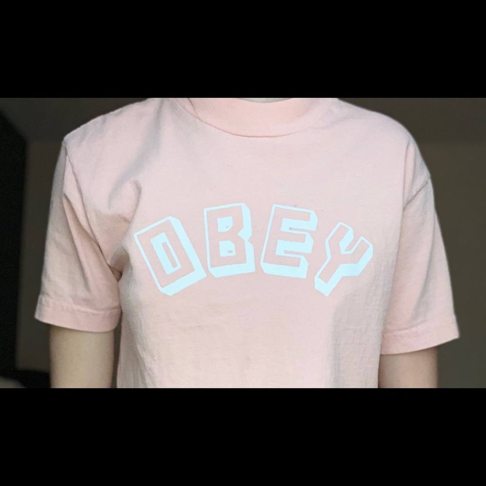 ｐｉｎｋ　ｏｂｅｙ　ｃｒｏｐｐｅｄ　ｔ－ｓｈｉｒｔ　
ｓｉｚｅ　ｓｍａｌｌ